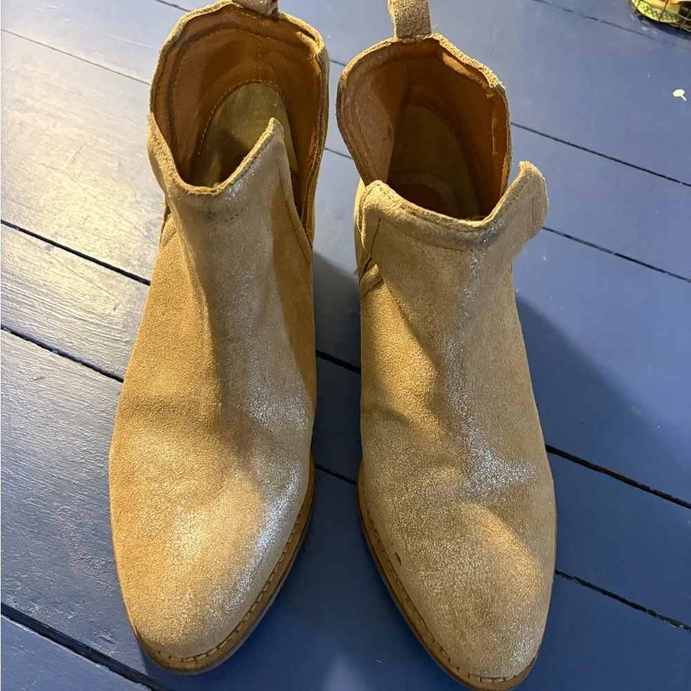 DIBA True Skyler Metallic Tan Suede Ankle Boots Size 8